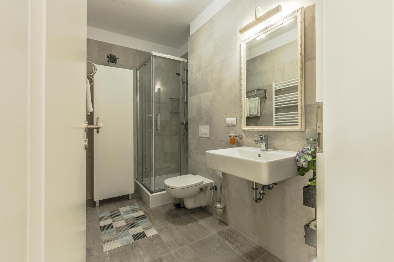Elegant Sophia'S Apartment Брашов Экстерьер фото