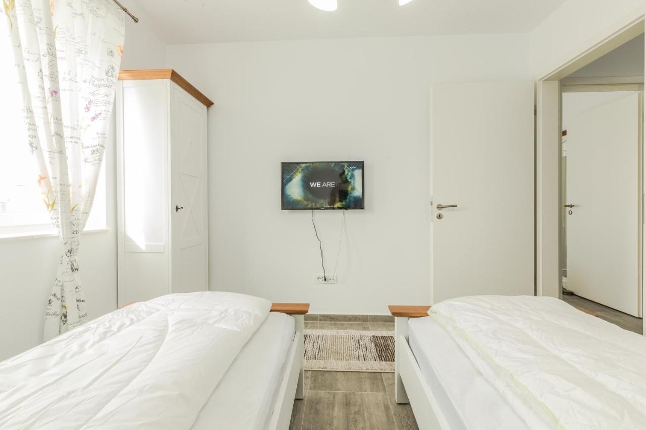 Elegant Sophia'S Apartment Брашов Экстерьер фото