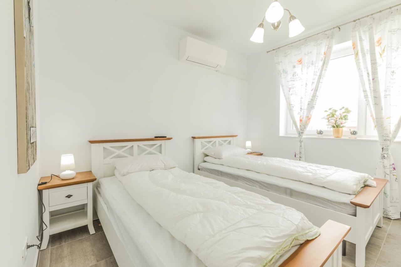 Elegant Sophia'S Apartment Брашов Экстерьер фото